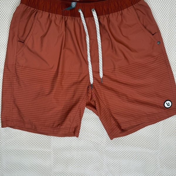 Vuori Kore EUC  Shorts Size L Terracotta Burnt Orange Lined Athletic V302