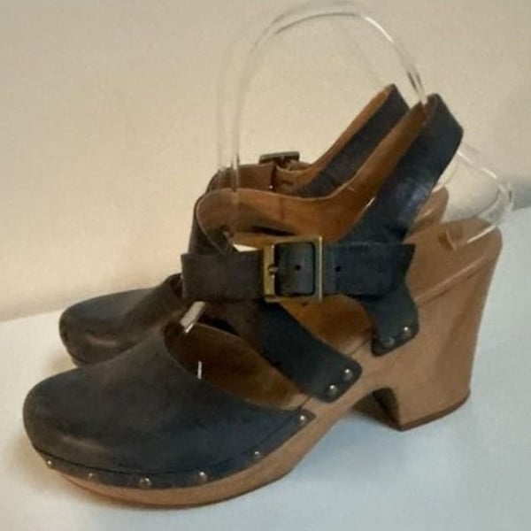 Korks Abloom Black Leather Clog Sandals