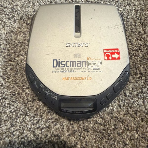 Sony Discman ESP D-E301 Portable Compact Disc Player Mega Bass Silver