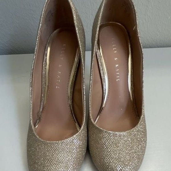 Kelly & Katie Coderno Pumps Size 9 Gold Glitter