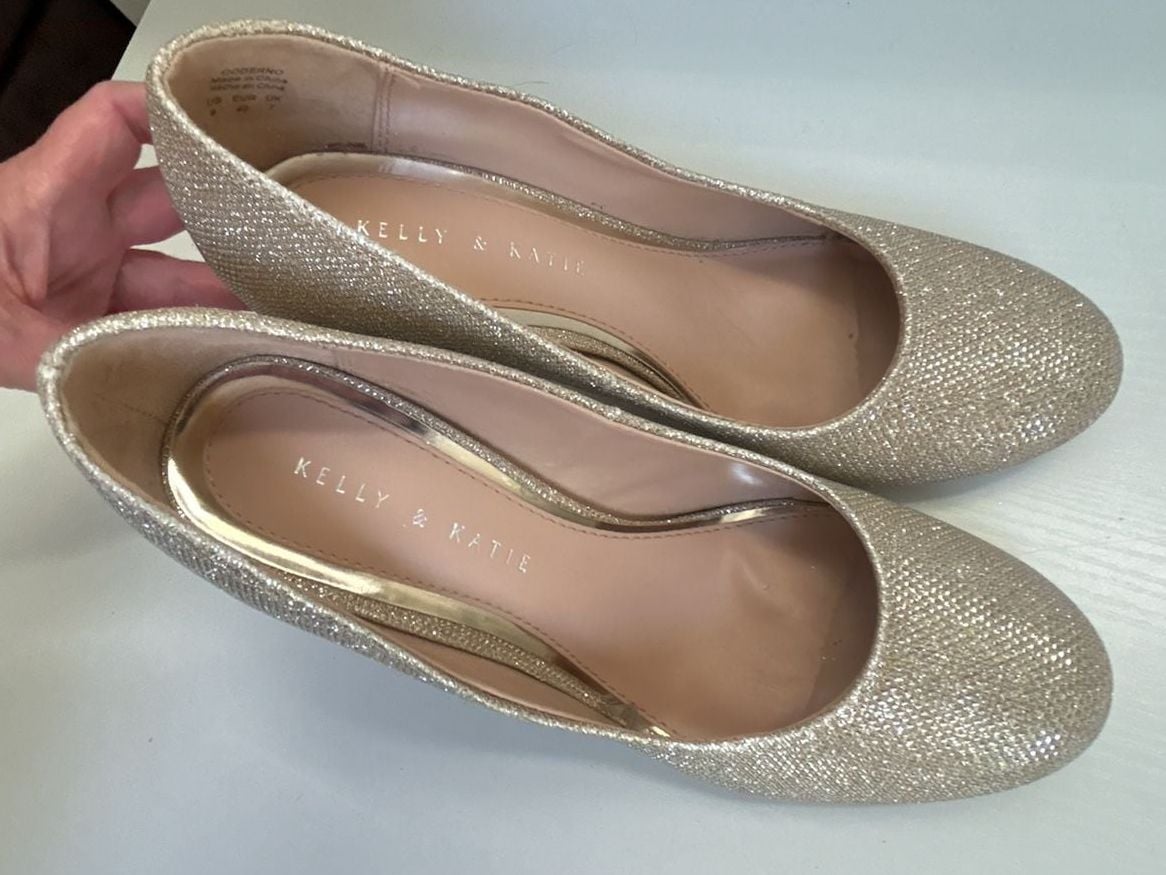 Kelly & Katie Coderno Pumps Size 9 Gold Glitter 7