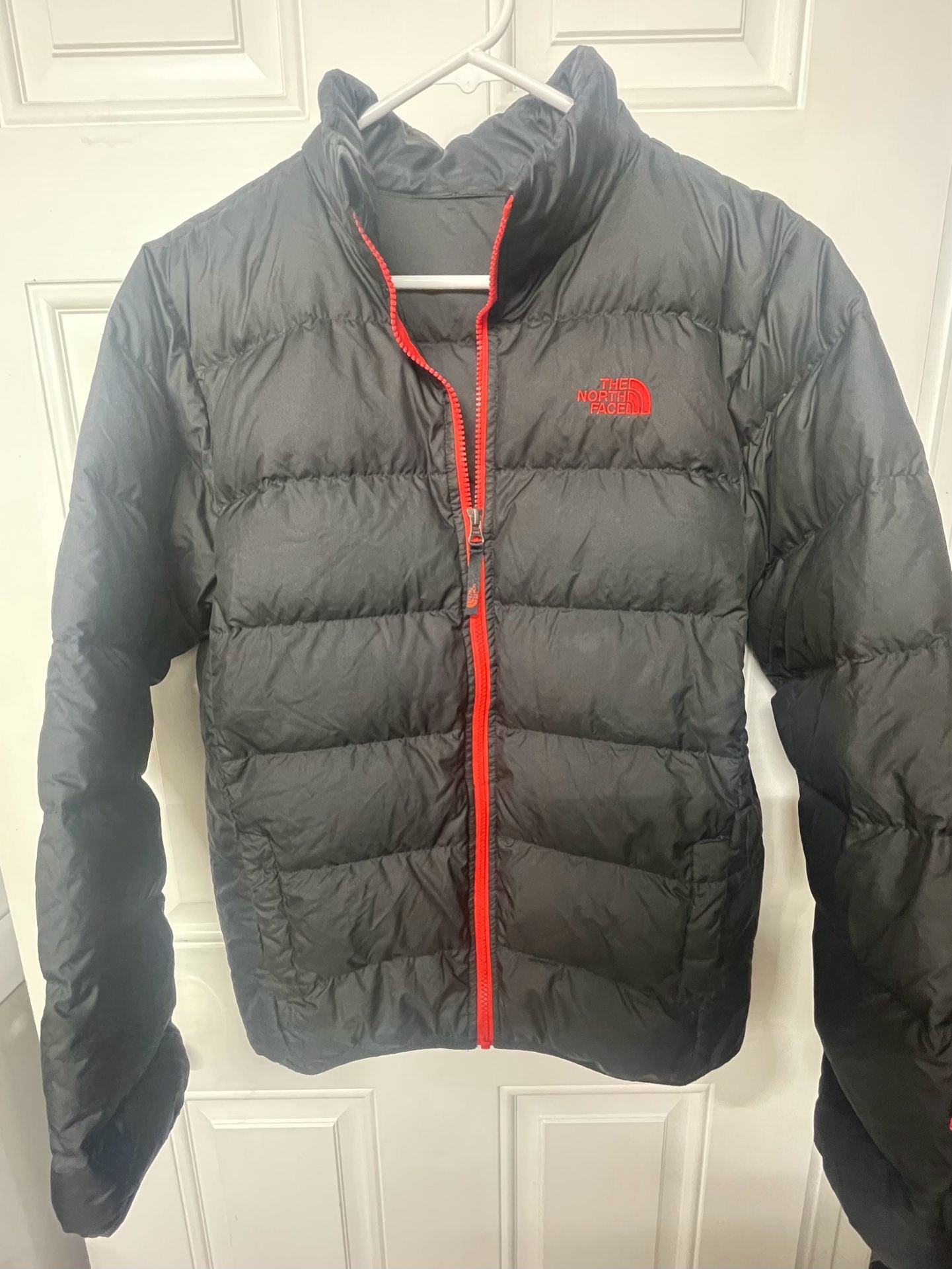 The North Face 550 Down Puffer Jacket Black Red Youth 3