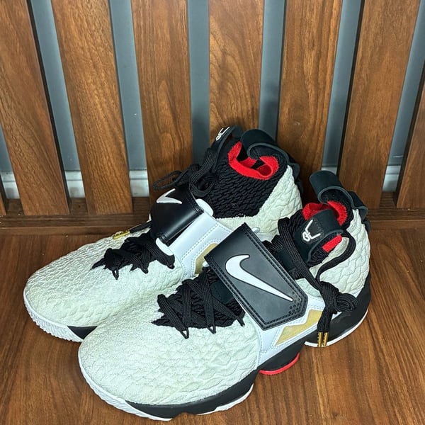 Nike LeBron 15 Diamond Turf PE White Black Red Sneakers