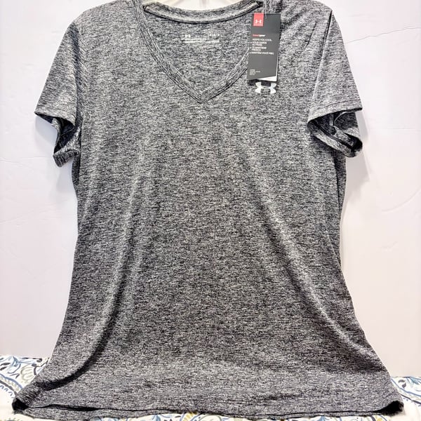 Under Armour Tech V-Neck Twist T-Shirt Size Large Gray HeatGear