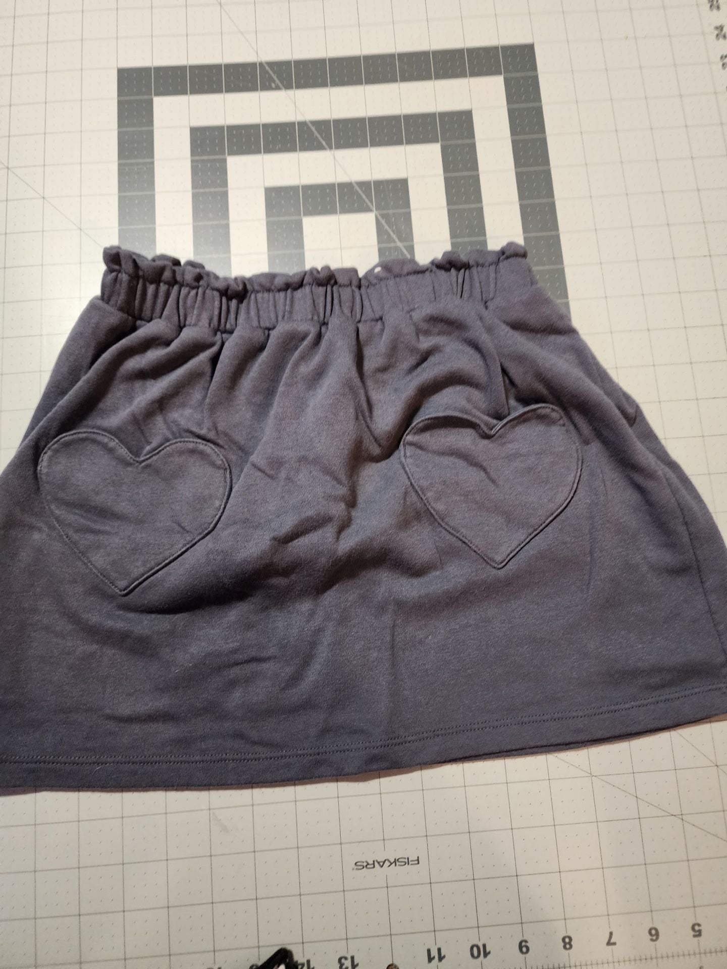 365 Kids from Garanimals Skirt Size 10 Grey Heart Pockets 2