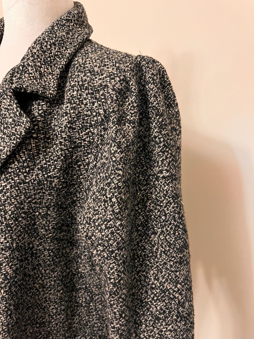 St. Germain des Pres Tweed Coat Style 9362 Size 5 Black White Long 5