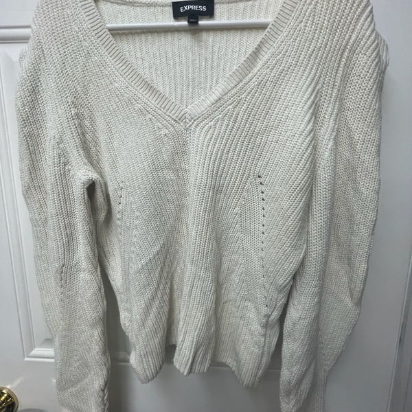 Express V-Neck Sweater Size M White Ribbed Knit Pullover