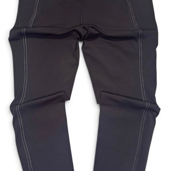 Athleta Salutation Stash 7/8 Tight Size M