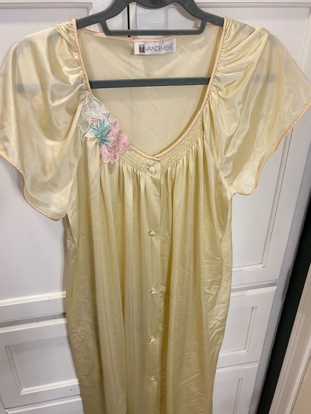 Vintage Vandemere Satin Nightgown Size L Ivory Floral Applique peignoir Lingerie 7