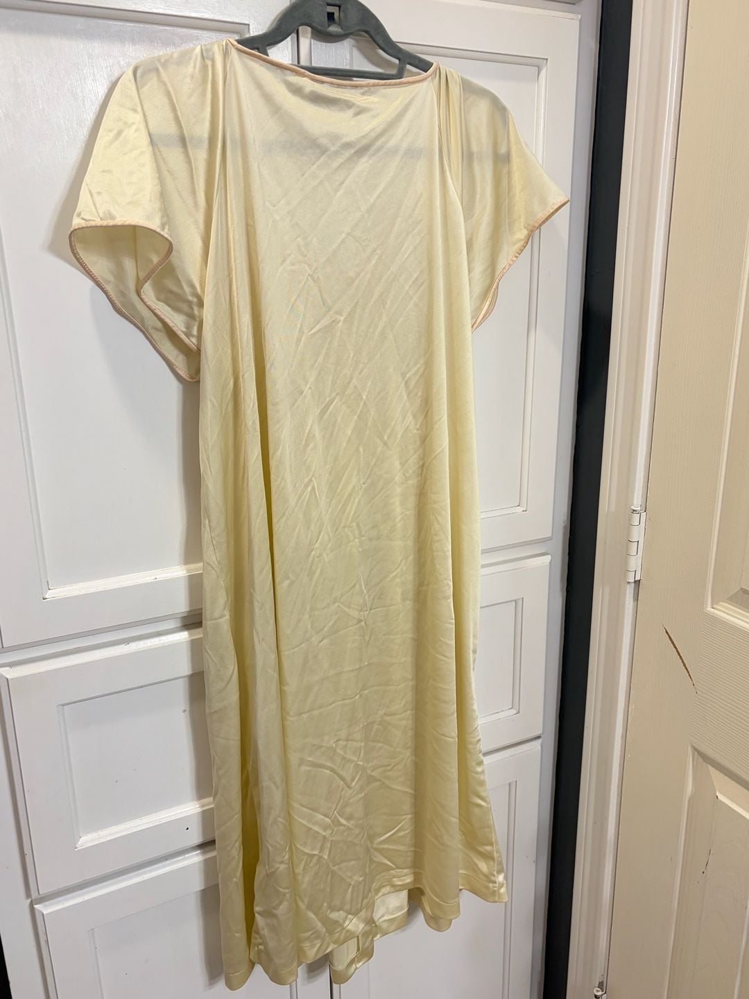 Vintage Vandemere Satin Nightgown Size L Ivory Floral Applique peignoir Lingerie 8