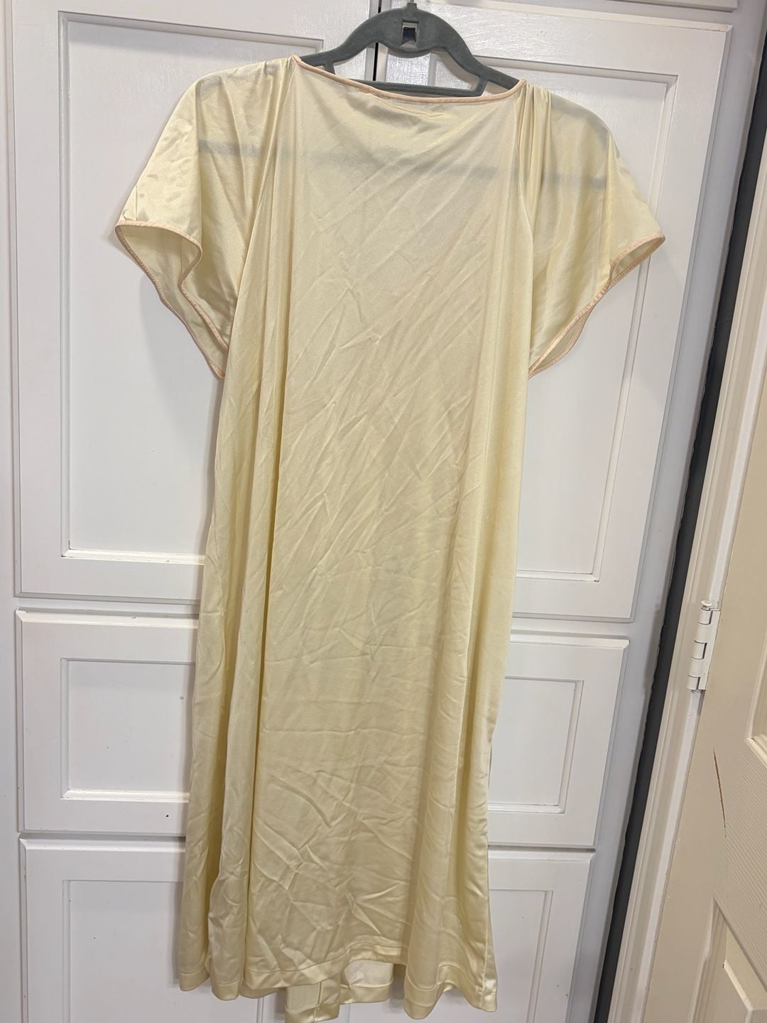 Vintage Vandemere Satin Nightgown Size L Ivory Floral Applique peignoir Lingerie 9