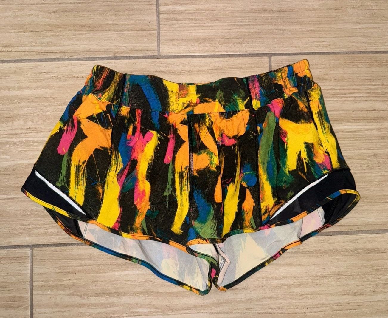 Lululemon Hotty Hot Low-Rise Lined Short Size 10 2