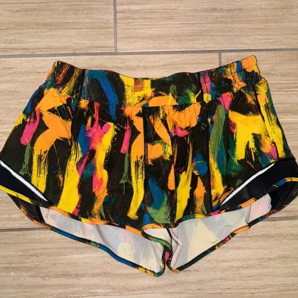 Lululemon Hotty Hot Low-Rise Lined Short Size 10