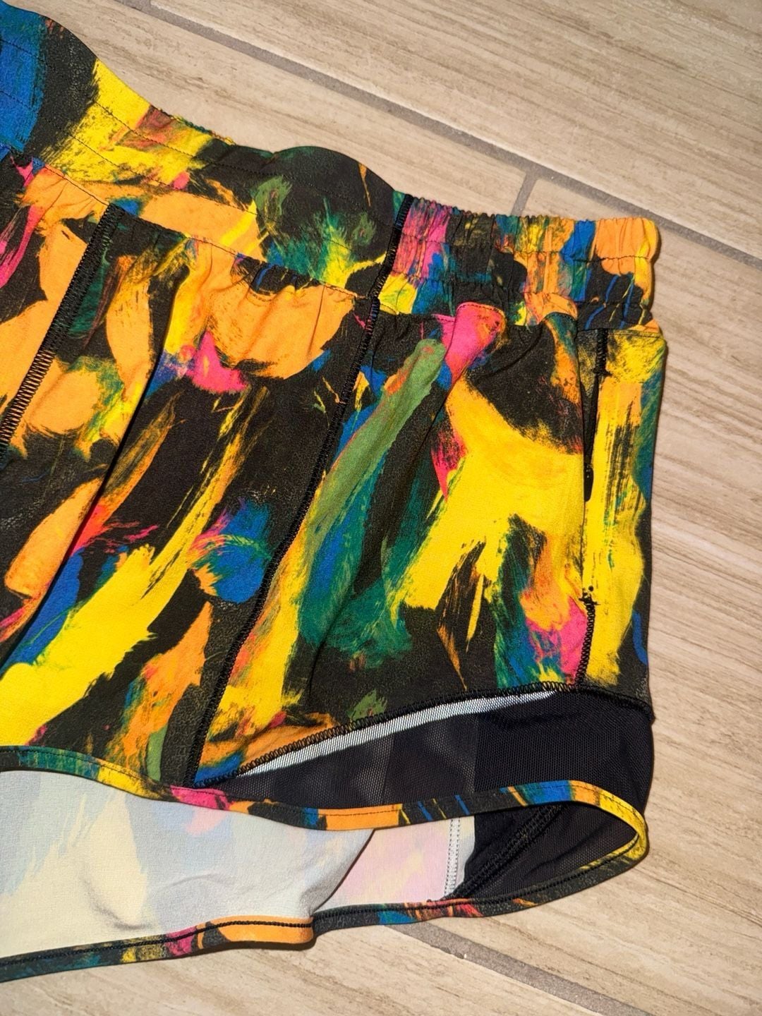 Lululemon Hotty Hot Low-Rise Lined Short Size 10 3