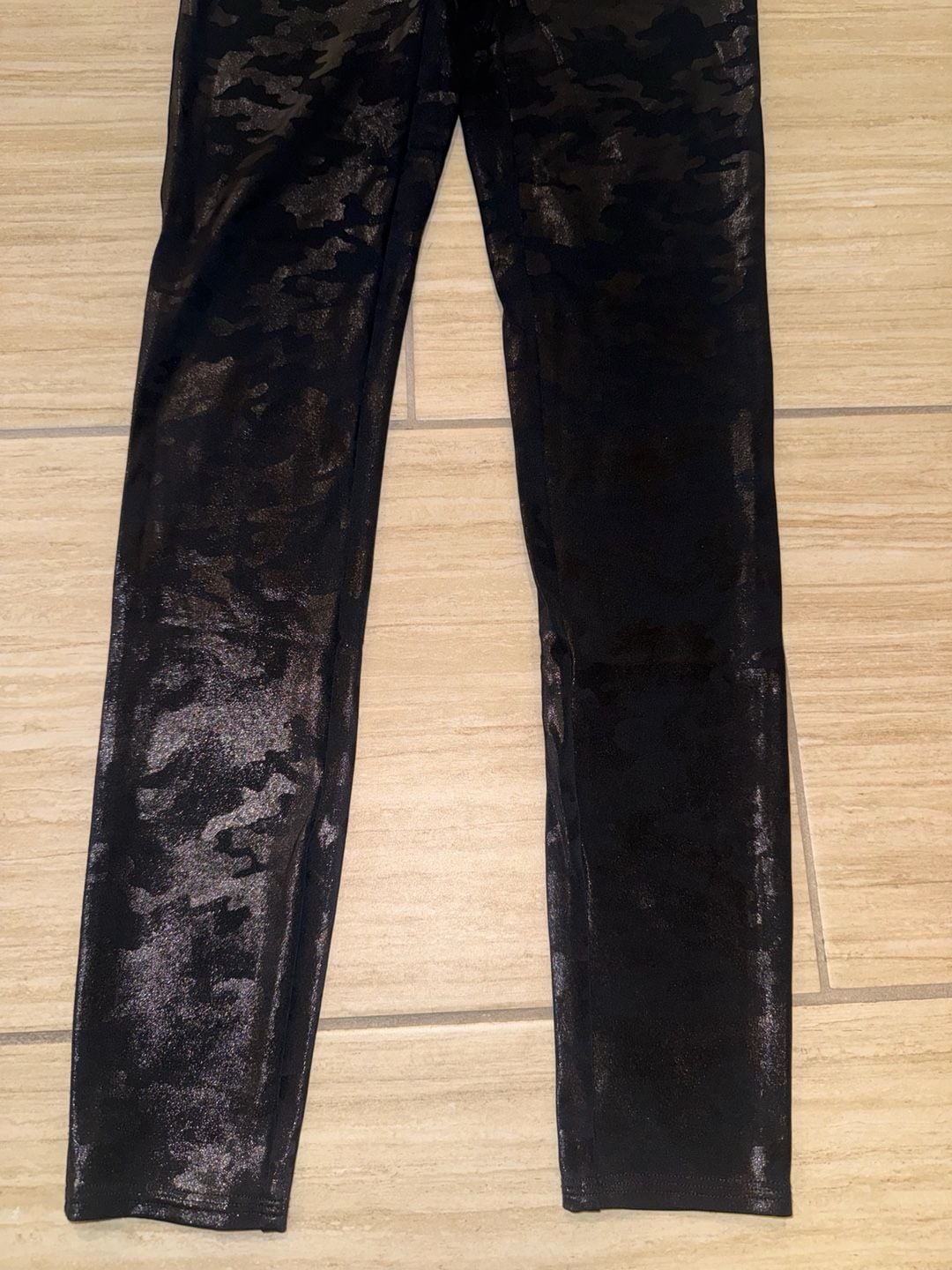 SPANX Faux Leather Camo Leggings Size Small 4