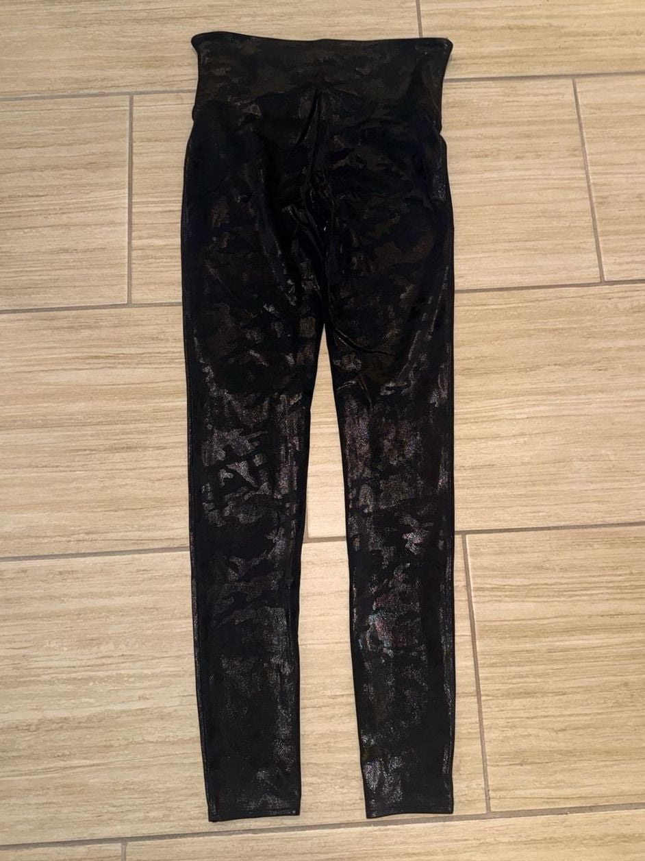 SPANX Faux Leather Camo Leggings Size Small 2