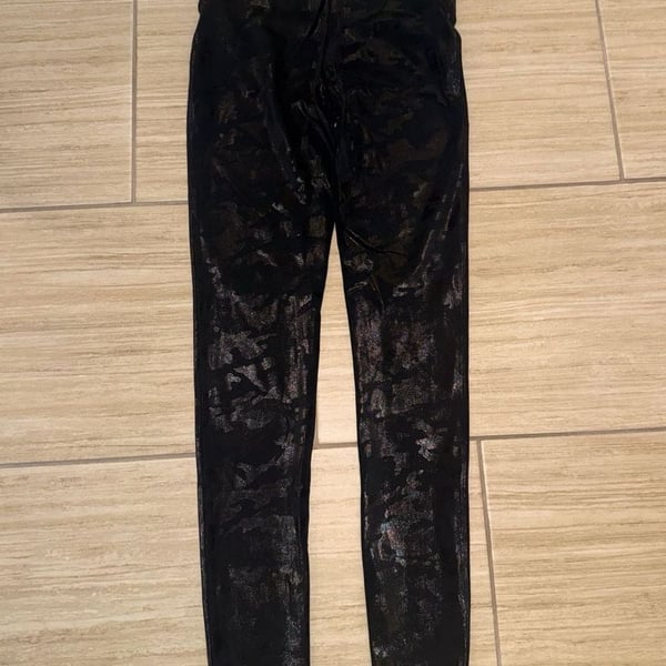 SPANX Faux Leather Camo Leggings Size Small