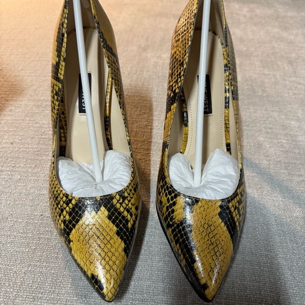 Nine West Tatiana3 Pumps Size 9M Yellow Multi Texture Snake Print Heels