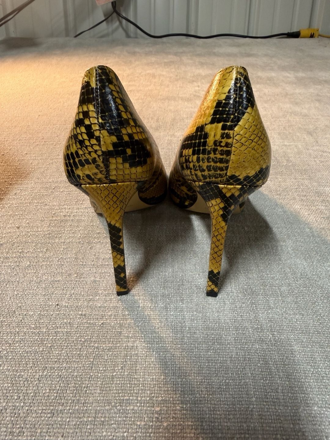 Nine West Tatiana3 Pumps Size 9M Yellow Multi Texture Snake Print Heels 4