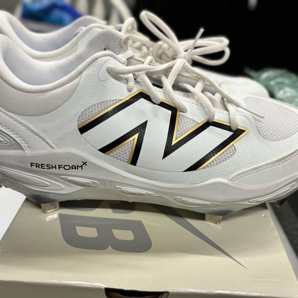 New Balance Fresh Foam X 3000v7 Metal Baseball Cleats White Gold 10M