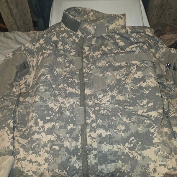 US Army Cold Weather Wind Jacket Size Large X-Long Digital Camo