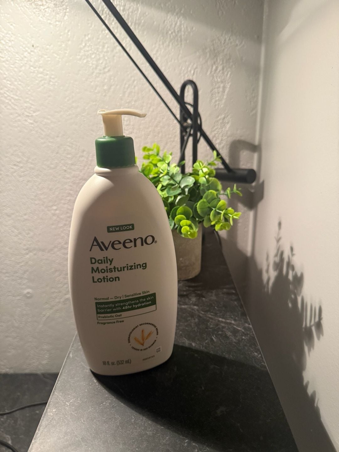 Aveeno Daily Moisturizing Body Lotion Fragrance-Free 3
