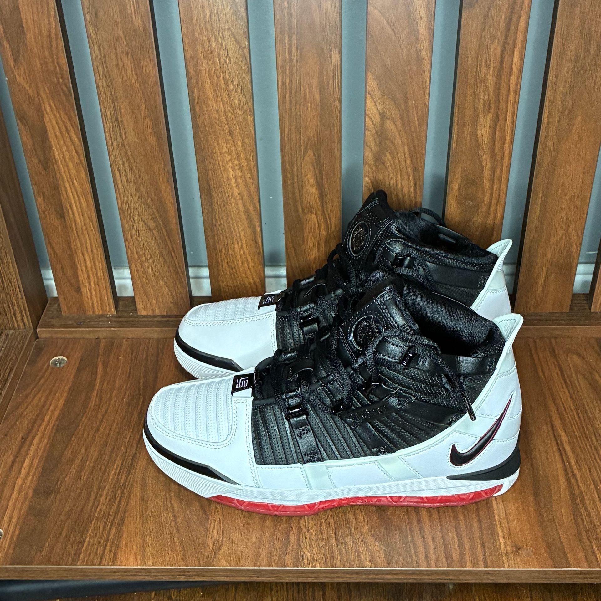 Nike Zoom LeBron 3 Retro Size 8 White Black Crimson Home 2