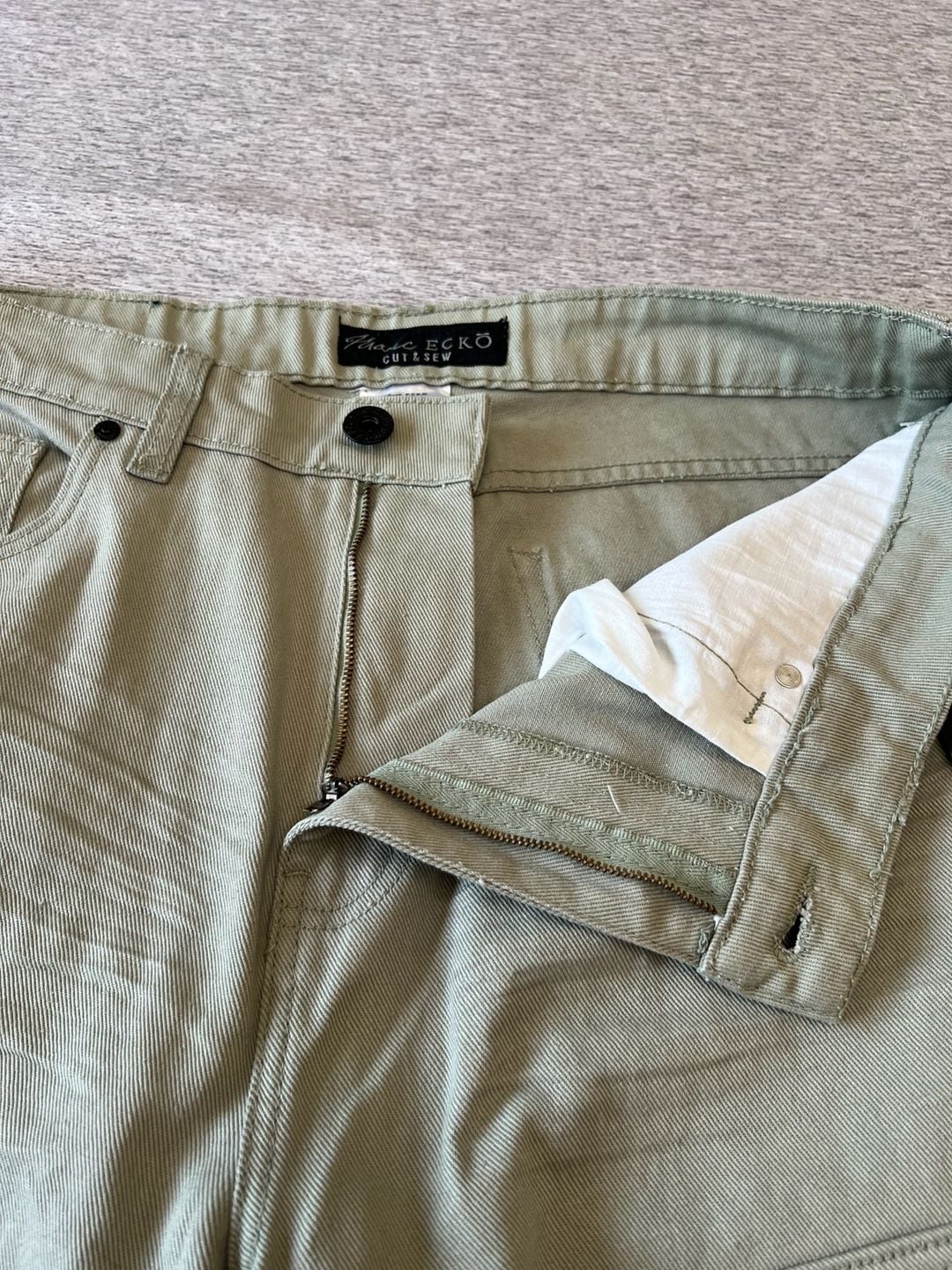 Marc Ecko Cut & Sew Cargo Pants Size 34x32 Vetiver Green Loose Fit NWT. 11