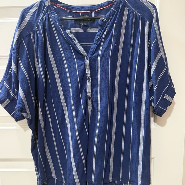 Tommy Hilfiger Button Down Shirt Size M Blue White Striped