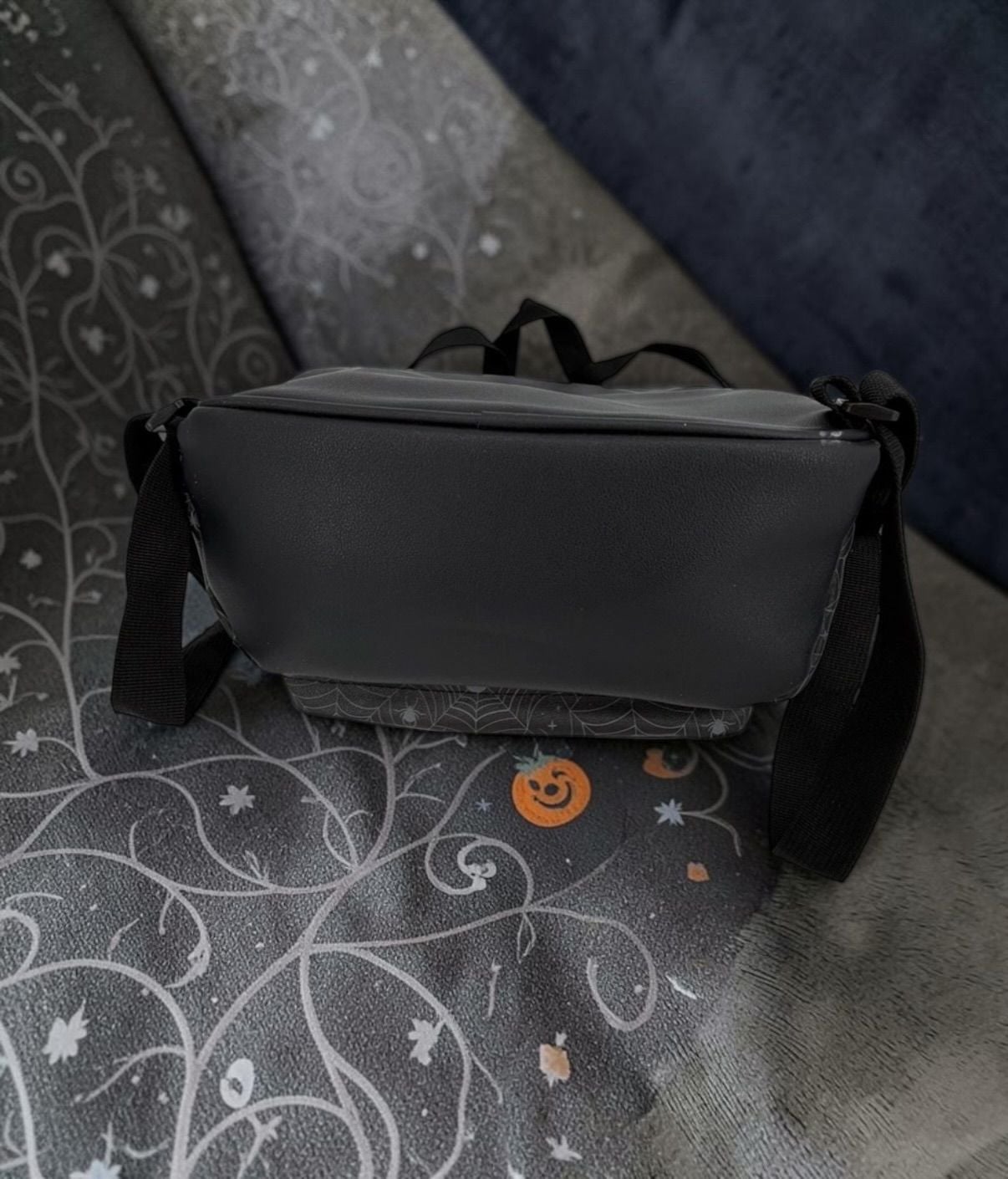 Disney Bioworld Mickey Minnie Ghost Glow-In-The-Dark Mini Backpack 4