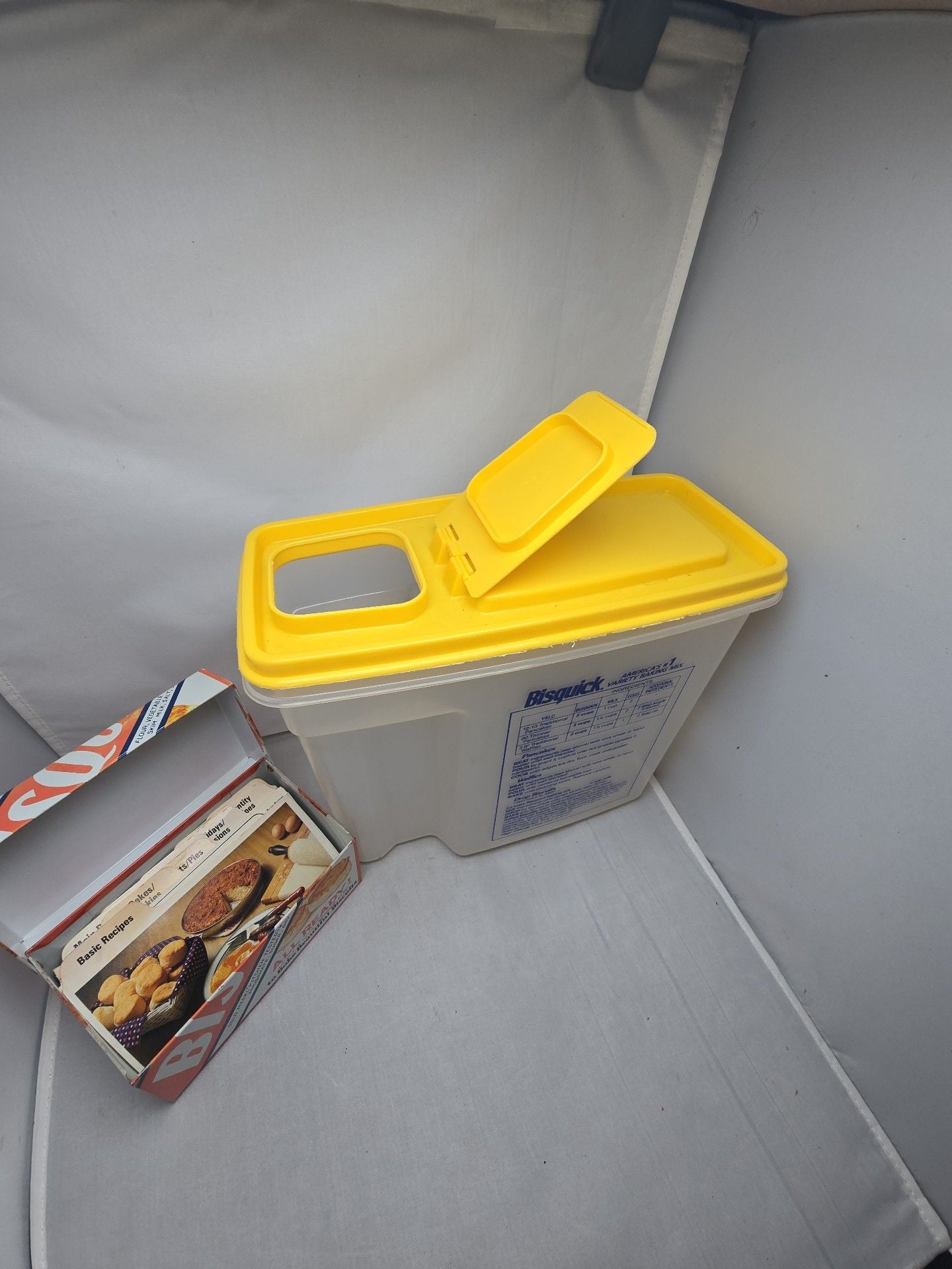 Vintage Bisquick Recipe Box And Canister Set 4