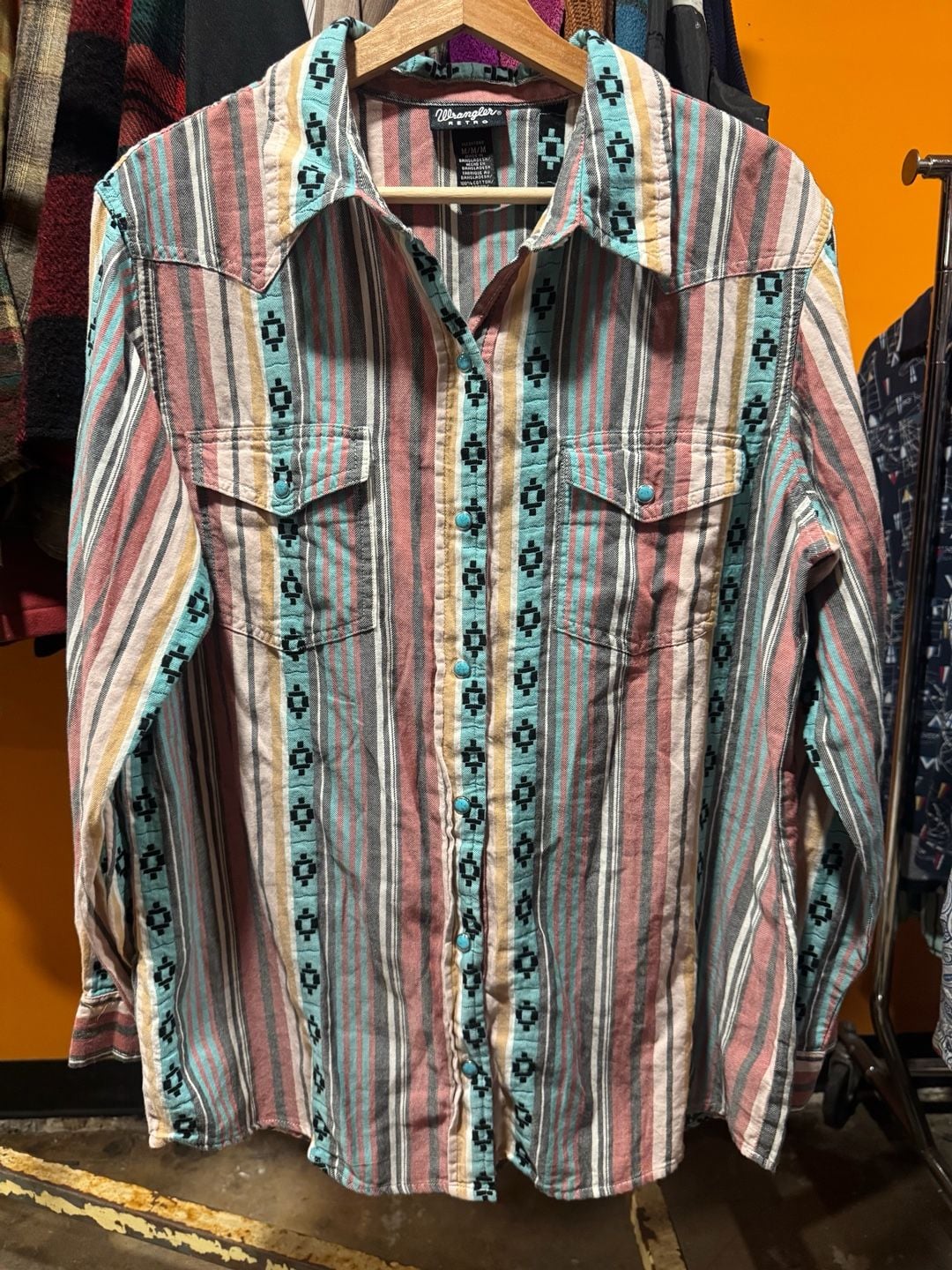 Wrangler Retro Southwestern Aztec Snap Shirt Size Medium Pink Blue Stripe 2