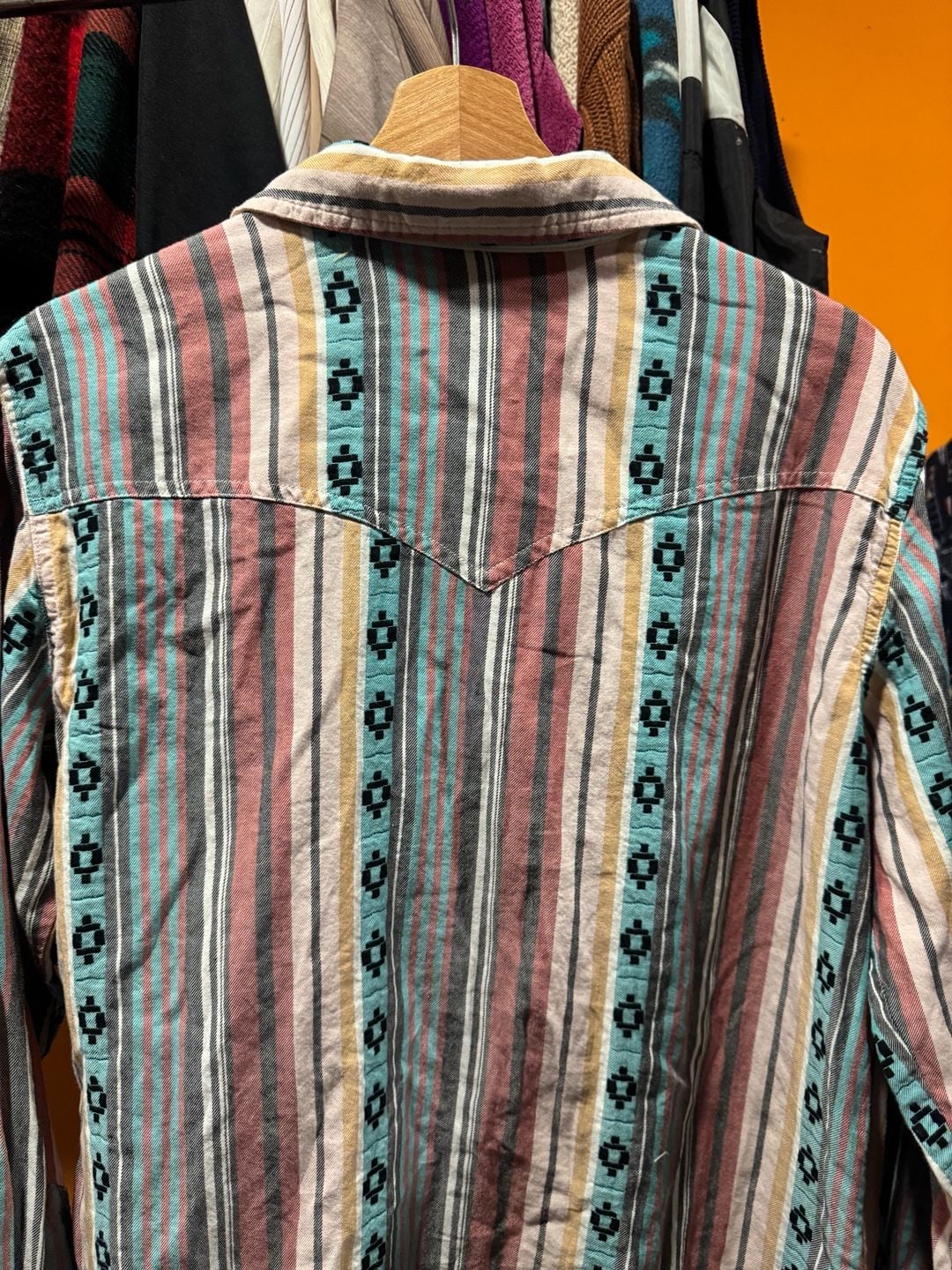 Wrangler Retro Southwestern Aztec Snap Shirt Size Medium Pink Blue Stripe 5