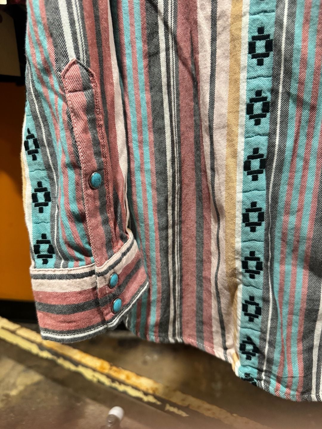 Wrangler Retro Southwestern Aztec Snap Shirt Size Medium Pink Blue Stripe 7