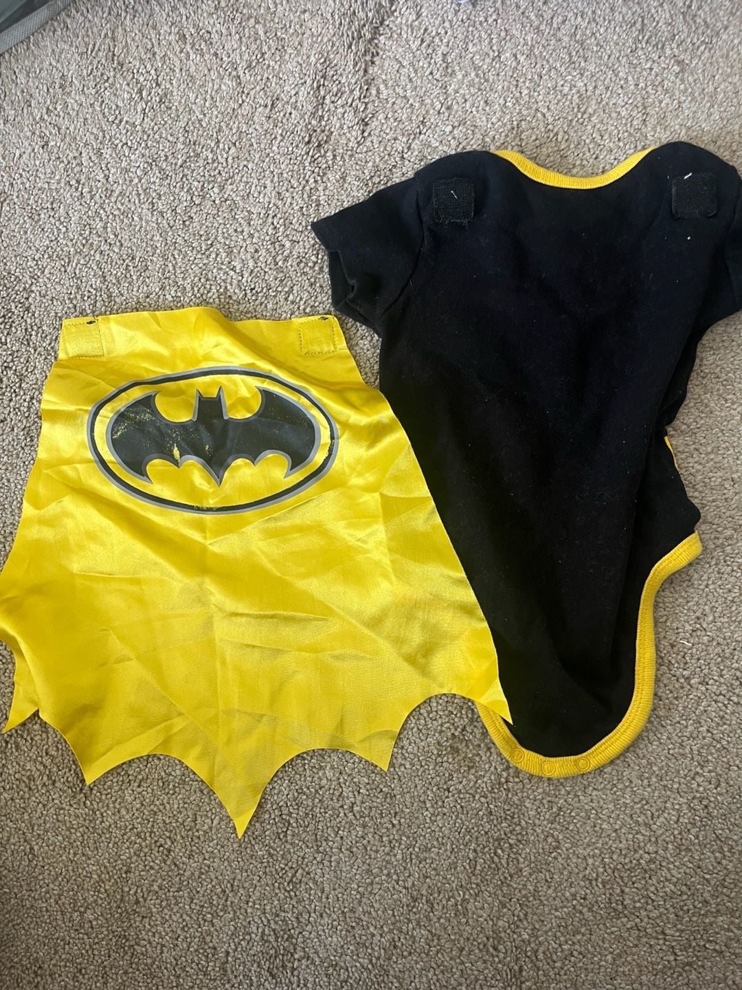 Batman onsie Size 3-6M with Detachable Cape 3