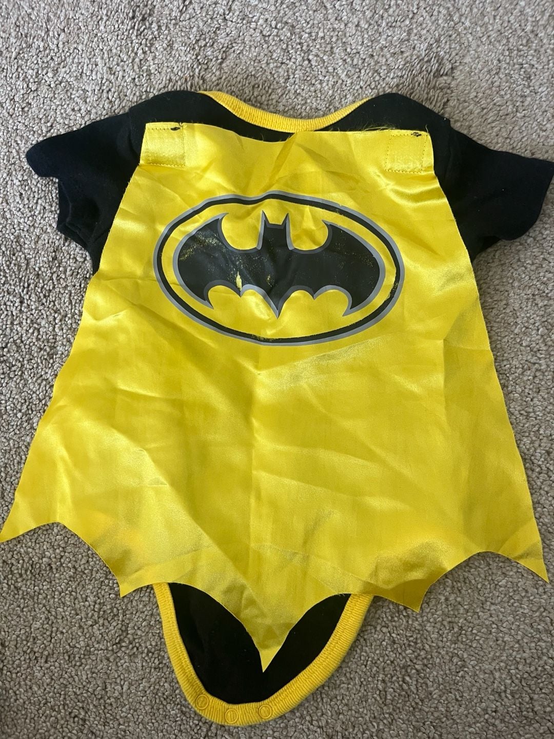 Batman onsie Size 3-6M with Detachable Cape 4