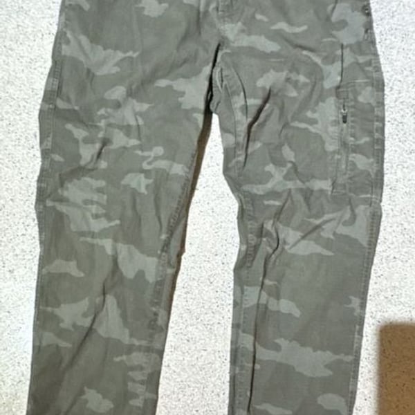 Vuori Ripstop Pant Size Medium Green Camo Organic Cotton Utility Pants