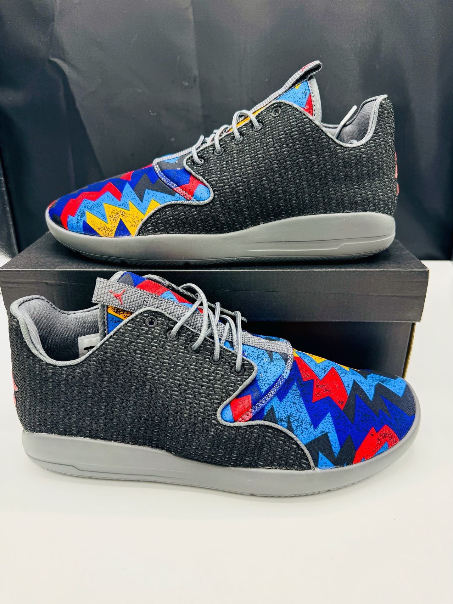 Jordan Eclipse Size 9.5 Black University Red Dark Grey Zig Zag 724010-035 New! 2