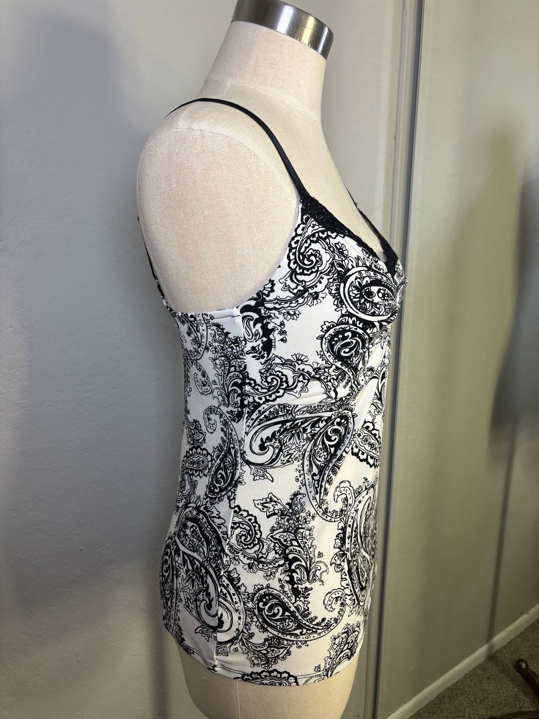 White House Black Market Lace Trim Cami Black White Paisley 7