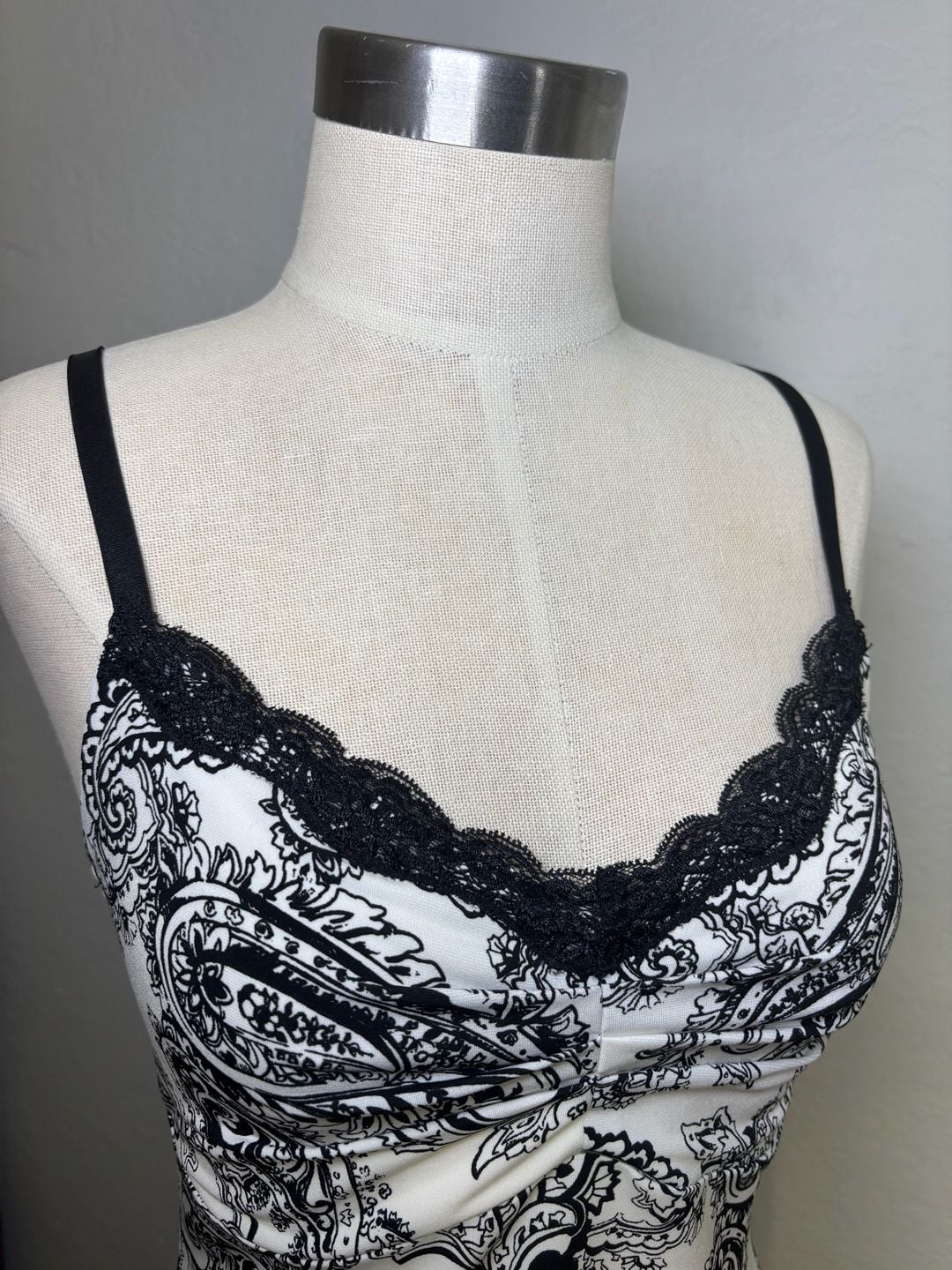 White House Black Market Lace Trim Cami Black White Paisley 8