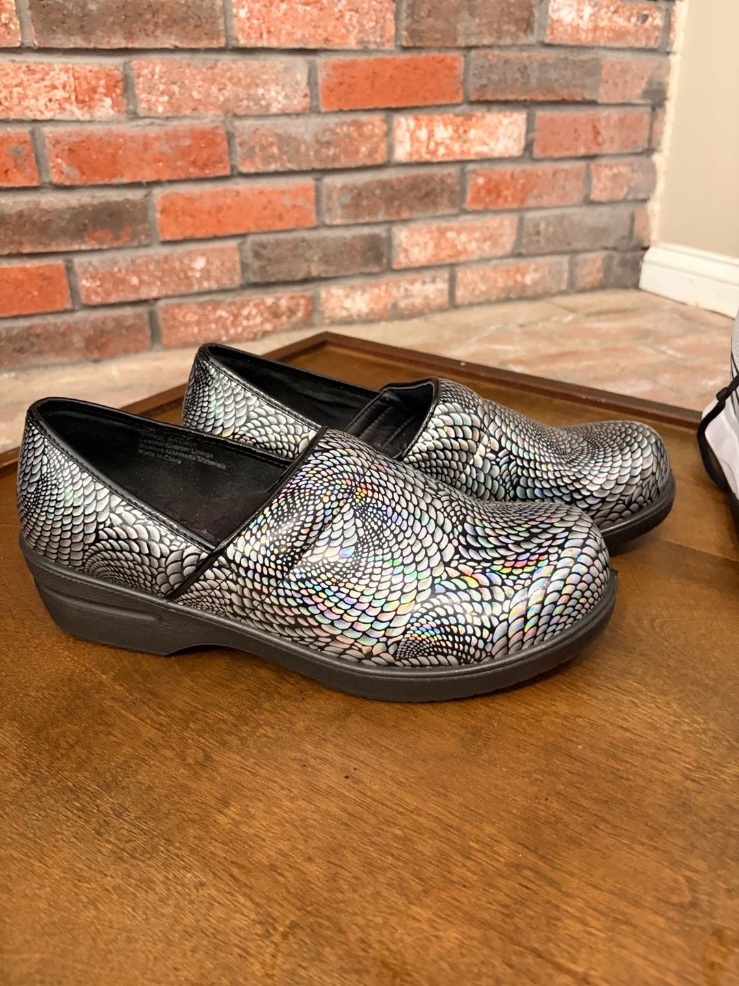 Savvy Brandy Nursing Clogs Size 11M Silver Black Slip Resistant 7