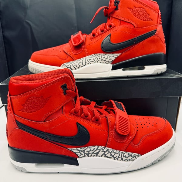 Nike Air Jordan Legacy 312 Size 13 Varsity Red Black Toro AV3922-601 Brand New