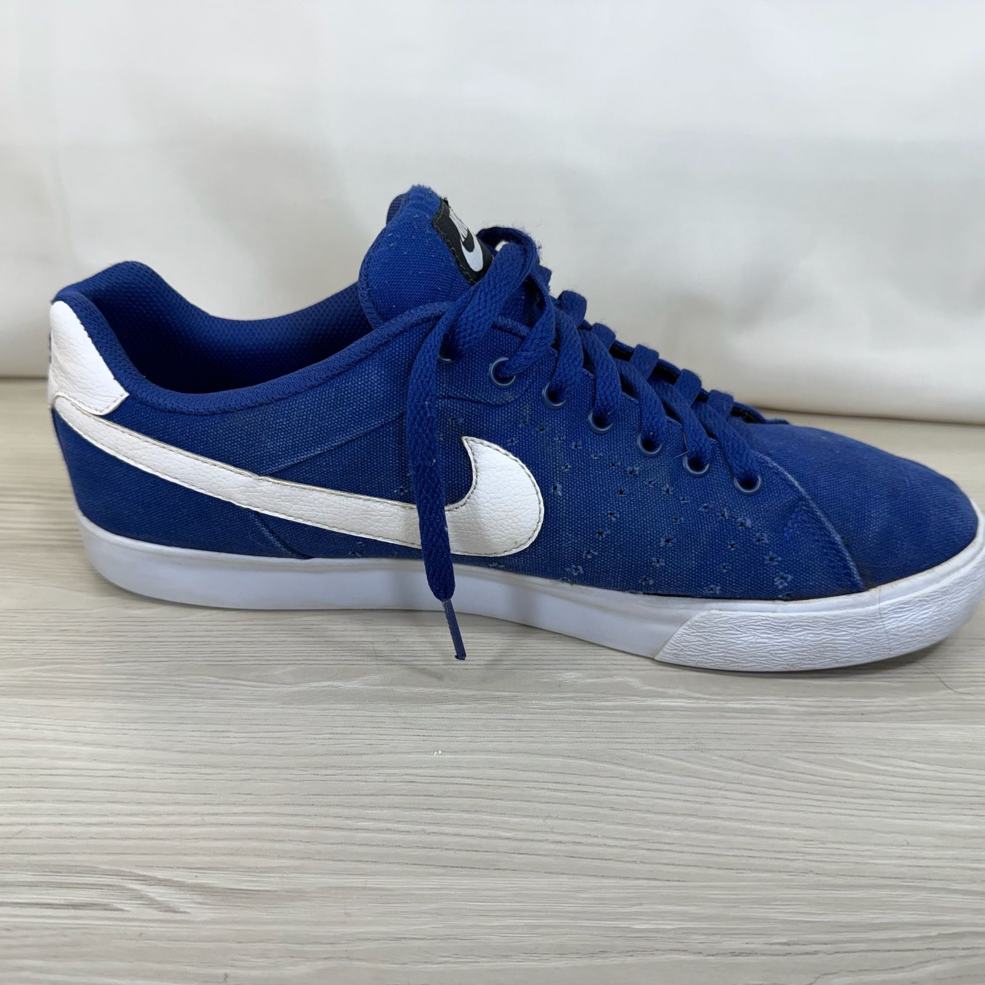 Nike Court Royale Size 11.5 Blue Canvas White Sneakers 7