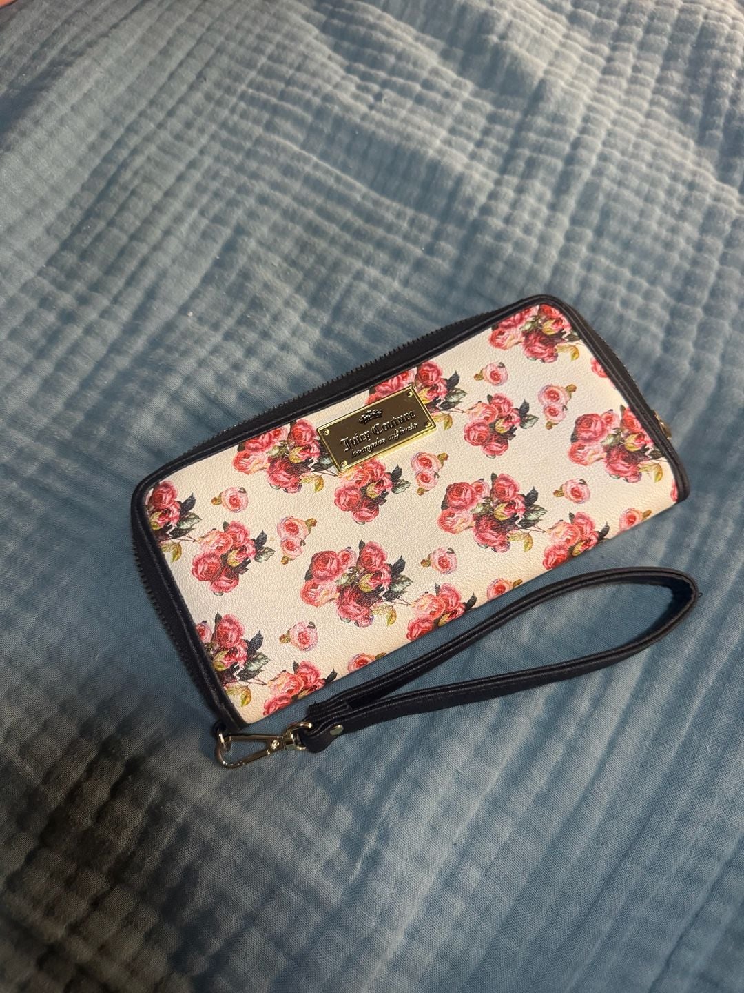Juicy Couture Rose Print White Zip Around Wallet Wristlet 2