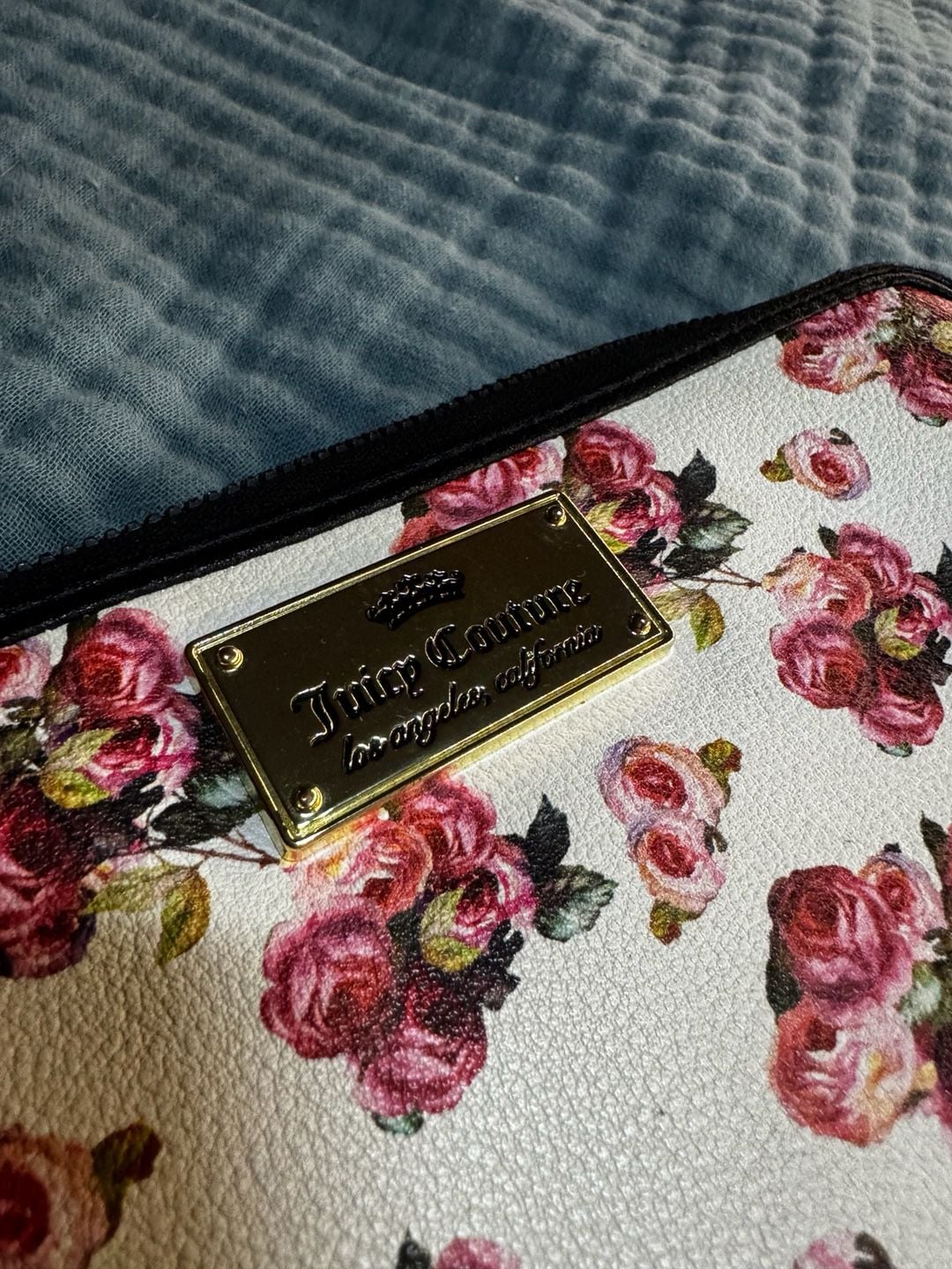 Juicy Couture Rose Print White Zip Around Wallet Wristlet 4