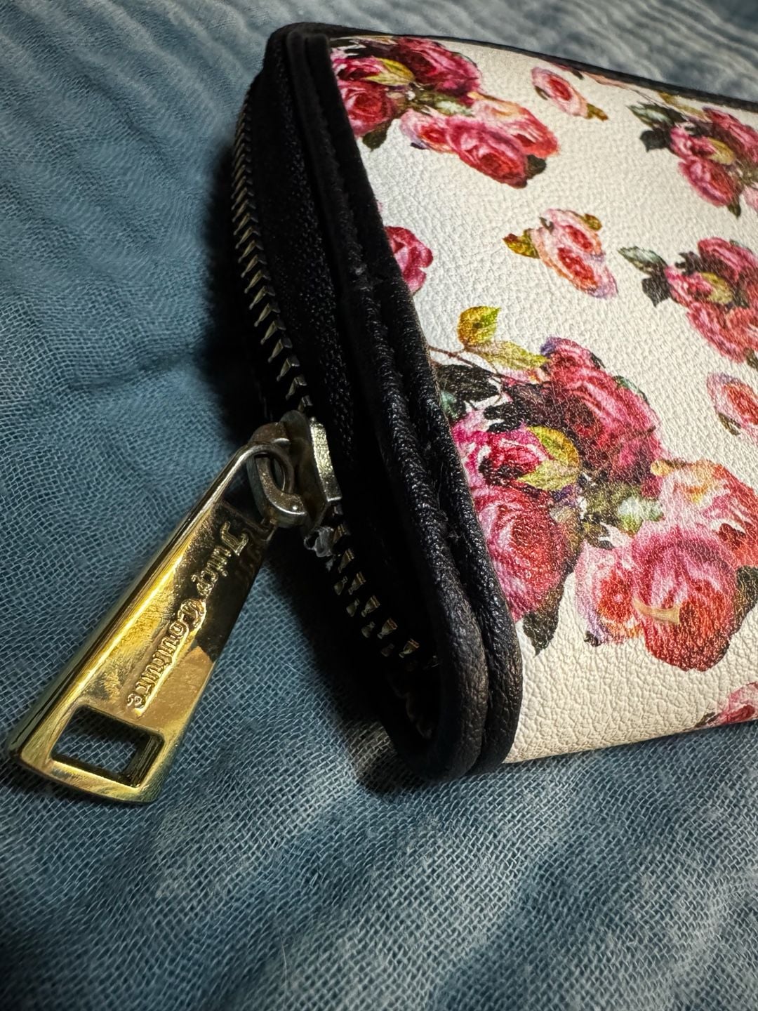 Juicy Couture Rose Print White Zip Around Wallet Wristlet 5