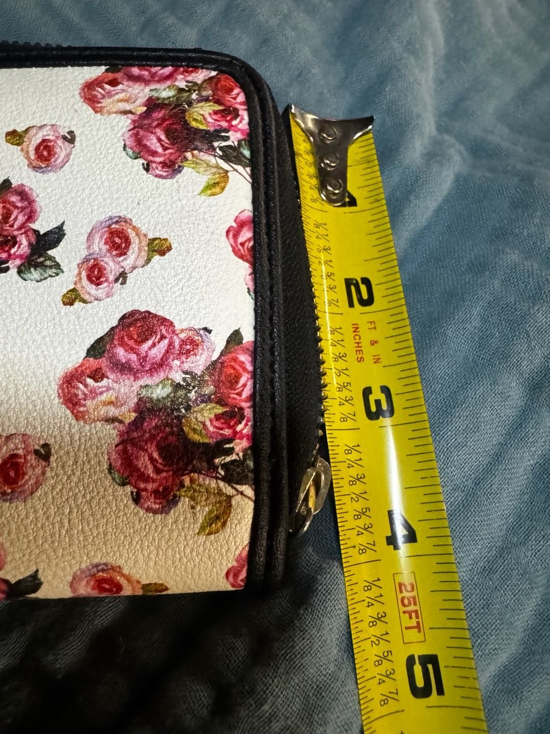 Juicy Couture Rose Print White Zip Around Wallet Wristlet 10