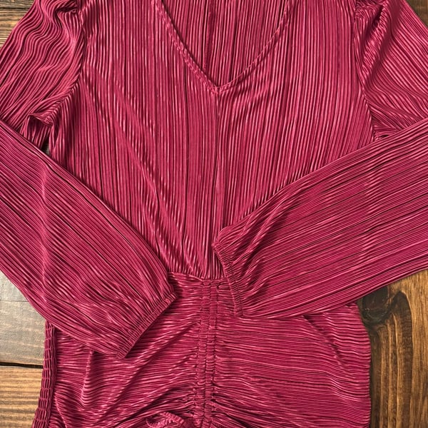 Absolutely Famous Blouse Size M Burgundy V-Neck Long Sleeve Gathered Top