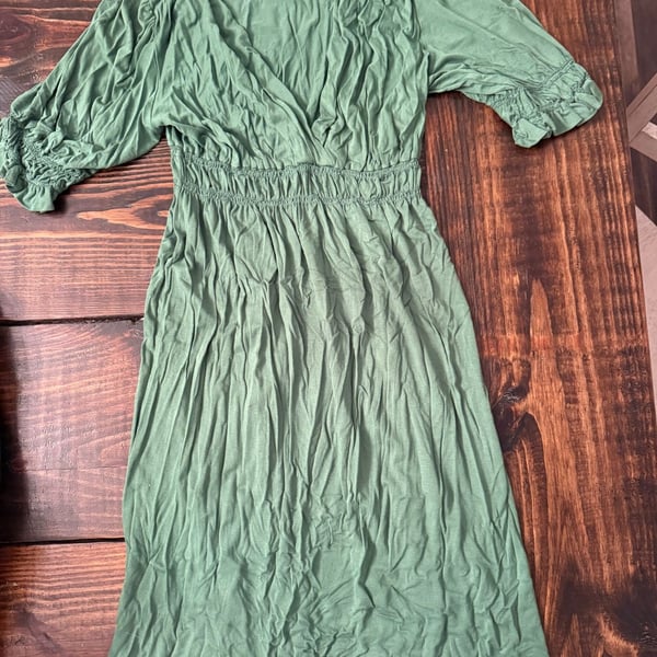 Max Edition Midi Dress Size M Green V-Neck Short Sleeve Viscose