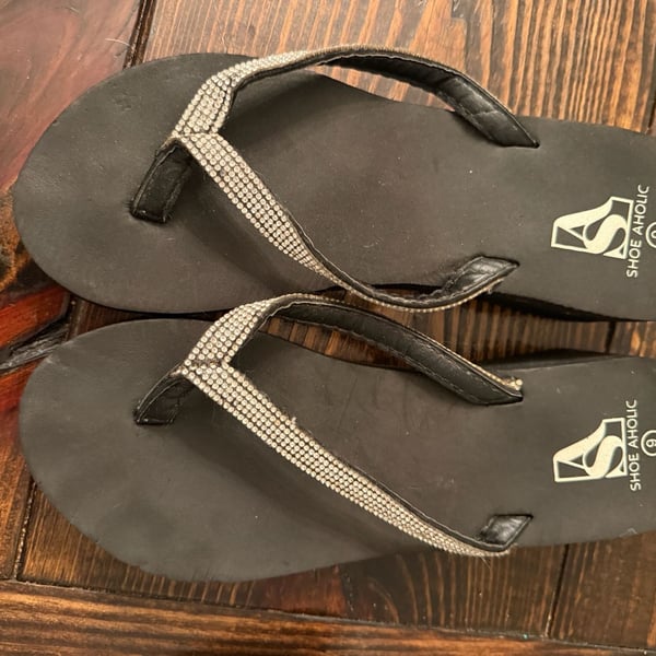 Shoe Aholic Wedge Flip Flops Size 9 Black Rhinestone Straps Sandals